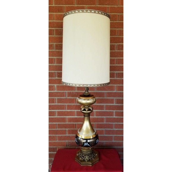 Hollywood Regency MCM Reverse Painted Gilt Gold and Black Lacquer Table Lamp - Picture 3 of 10